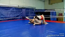 شخص عزیزم جوجه عکس های سکسی کس و کون ناز را روی نیمکت می گیرد