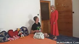 دختر سکسی آسیایی که در حال مکیدن یک کیرمصنوعی ضخیم در مقابل دوربین است ، نشان می دهد گربه داغ او عکس سکسی کون گشاد را از نزدیک نشان می دهد ، لعنتی آن ، سپس قرار دادن ویبراتور و سخت کردن او.
