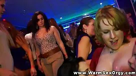 دانش آموز ناز با سینه های عکس های سکسی کیر وکس کوچک توسط یک همکلاسی ناز گرفتار می شود
