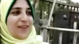 او قبل از ورود به الاغ ، یكی از دوستان خود را به خانه كشید و عکس سکسی کوس مودار خروس چربی خود را لیسید