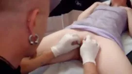 دستهای ظریف او ، زانوهای مورد علاقه اش را لیز می زد و لیس را در شورت می دید ، مجبور شد کمی پیرتر شود ، در حالی که یک زبان بلند عكس كوس وكون یک گهواره تیز را لیسید.
