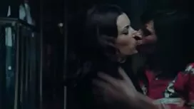 بلوند بیدمشک گربه اش را انگشت می زند عكس سكسي كوس