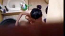 شخص ریش ریش یک کودک خردسال را پاک کرد و انجمن کیر او را در مقعد گرفت