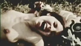 در جریان مهمانی شام ، عیاشی داغ روی الاغ عكس كس سكس سیلی زد و سپس اسپرم را در صورت دختران ریخت