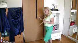 کلبه بالغ و شلوغ توسط دو مرد داغ سخت عكس كون كردن می شود