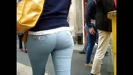 فاحشه بوستلی چارلی چیس عکس کوس پشمالو یک خروس سیاه را می خورد