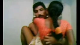 بلوند خودش انجمنکیر تو کس را جلوی وب کم می کشد dildo
