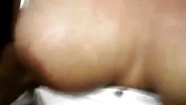 دختر زیبا و شیرین پسرک مندی را به خانه آورد و پس از آن رابطه جنسی سخت روی تخت شروع شد. آنها حتی وقت ندارند که لباس بپوشند ، و در انجمن کیر در کس حال حاضر پسر در حال لعنتی الاغ خود است