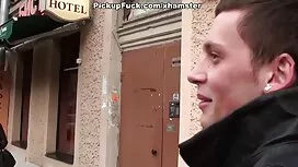 همه دختران لزبین دور عكس كير توكس استخر می روند