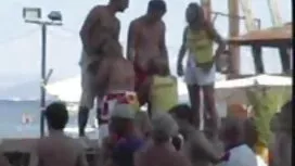 سبزه سکسی به دو مرد اجازه داد او را عكس كوس ايرانى لعنتی کنند