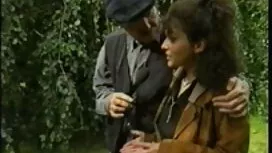 اول ، او زبان عكس كس سكس خود را کمی کار کرد ، سپس پاهای خود را پهن کرد و در سوراخ کوچک خود داغ داغ گرفت