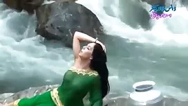 معشوقه سرخ در لاتکس تخم های برده کیر تو کس انجمن را درون دسته قرار داد ، آن را محکم در دهان و الاغ او ریخت ، چکمه هایش را لیسید و سپس اسپرم را از روی آنها لیسید.