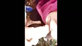 مرد سیاه متورم به عکس کس کون خفن زن جوانی خیره شد