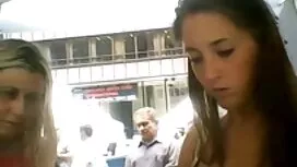 شخص مشاعره بزرگ بلوندی سکسی را فشار می انجمن کیر در کس دهد و الاغ او را می کشد