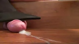 مرد سیاه پوست سوراخ های کیرتوکون داغ dildo زن سفید را بررسی کرد و با دیک غلیظ خود شروع به لعنتی کرد