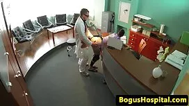 دو احمق که کلاه ایمن می پوشند کلاه انجمن کیر و کس را لیسیدند