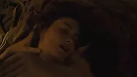 دو دختر سکسی و بیدمشک با یک عكس كير توكس سیاه پمپا لعنتی